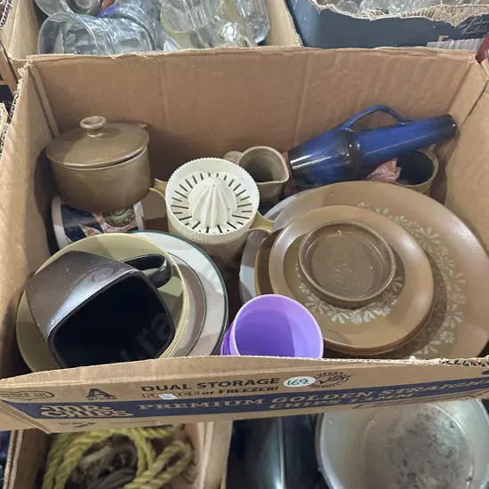 Box of plates and Temuka stoneware etc.