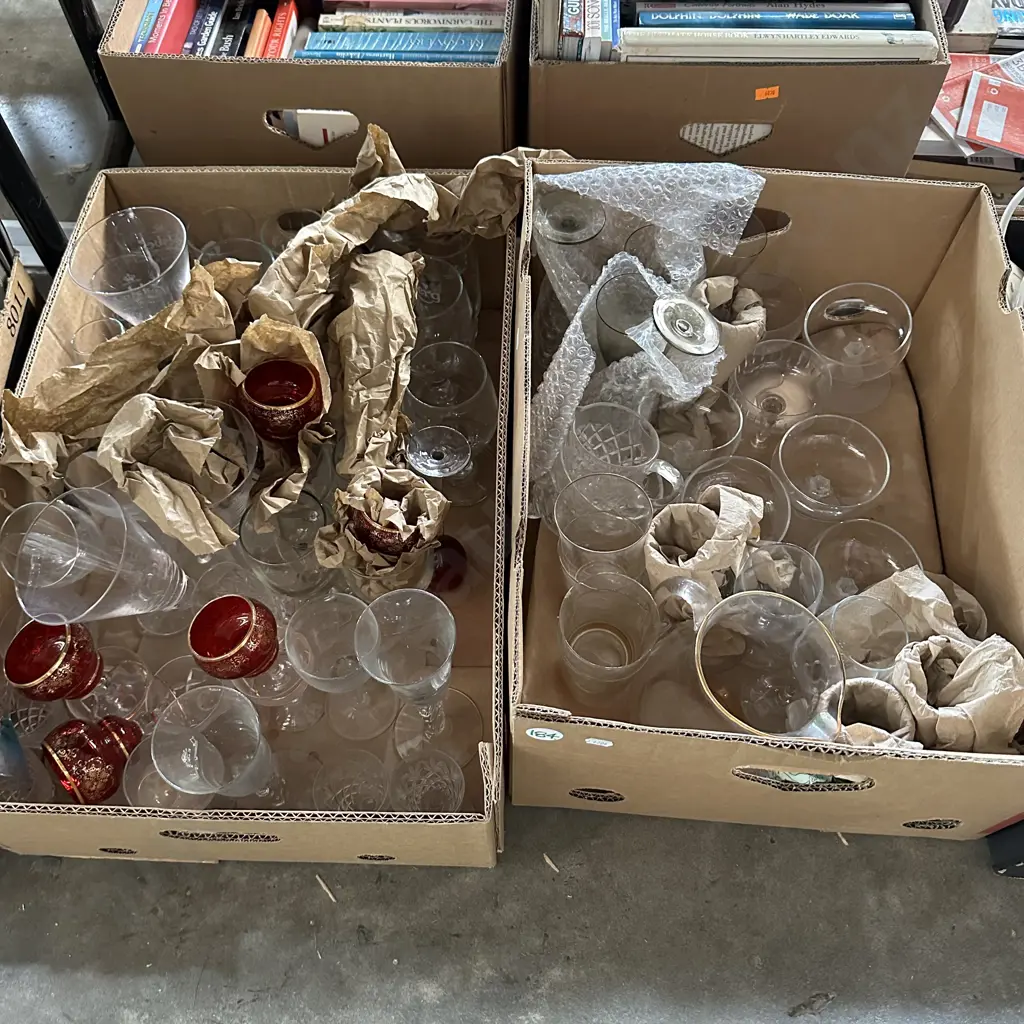 Two boxes of glassware and crystal. Image 1++
