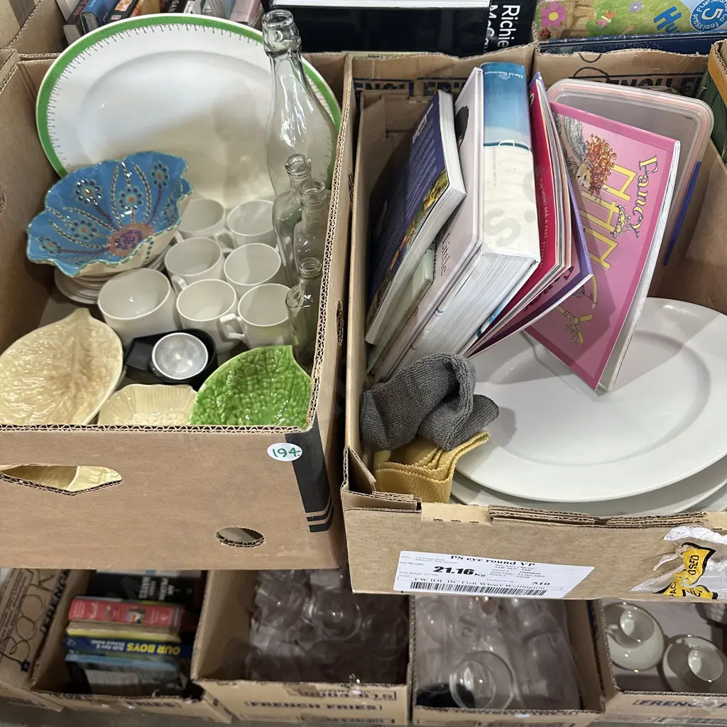 Two boxe inc 5 FORNASETTI - MILANO wall plates (one is chipped) Image 1++