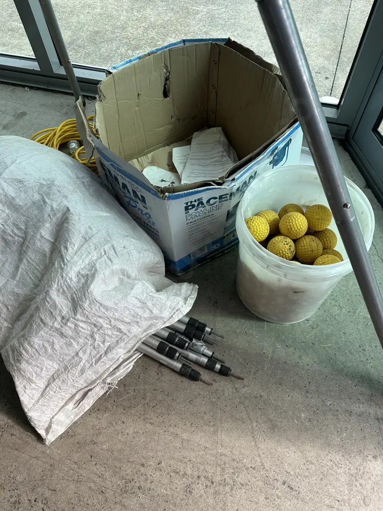 PACEMAN bowling machine, nets and balls Image 1++