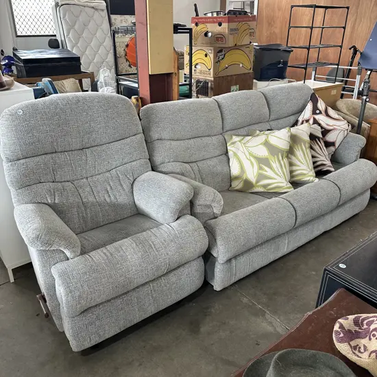 Very tidy La-Z-Boy lounge suite cost 4k - excellent condition