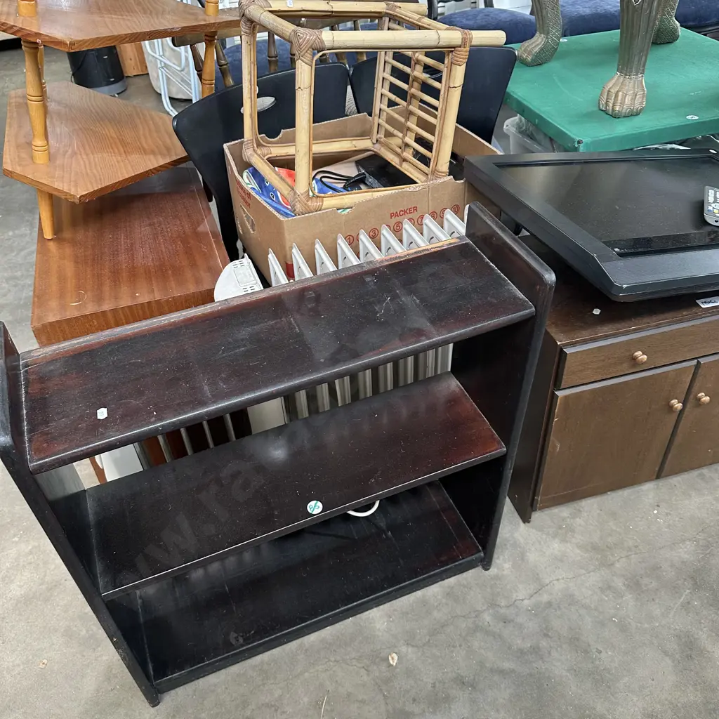 Large lot inc bar stools, TV etc Image 1++