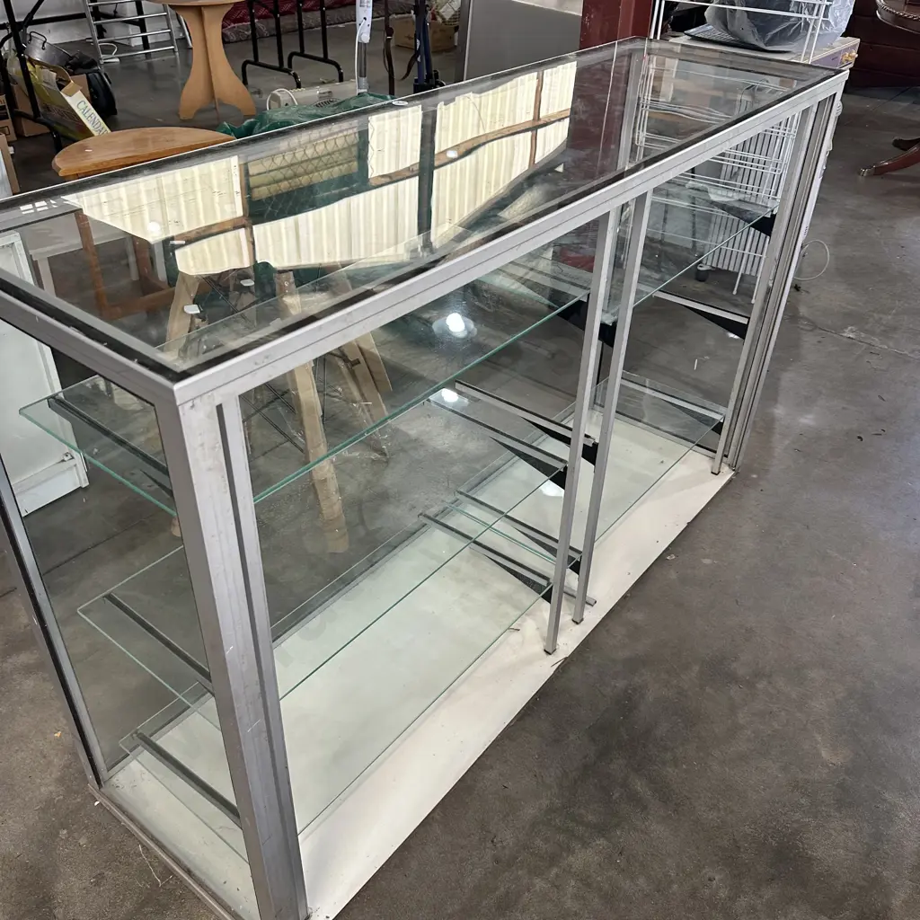 Glass display case Image 1++