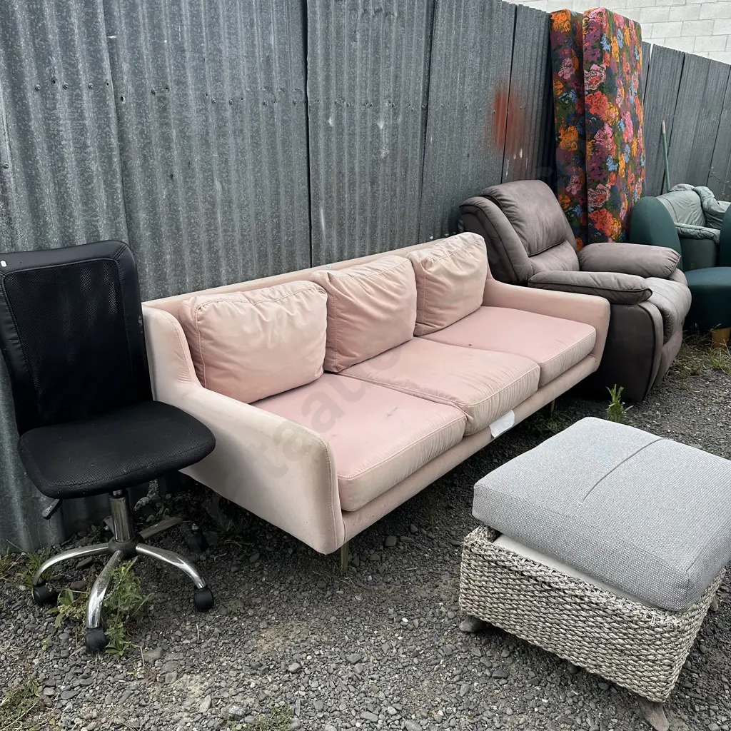 $100 gifted to the purchaser of these items - conditions apply. See other photos and detail Image 1++