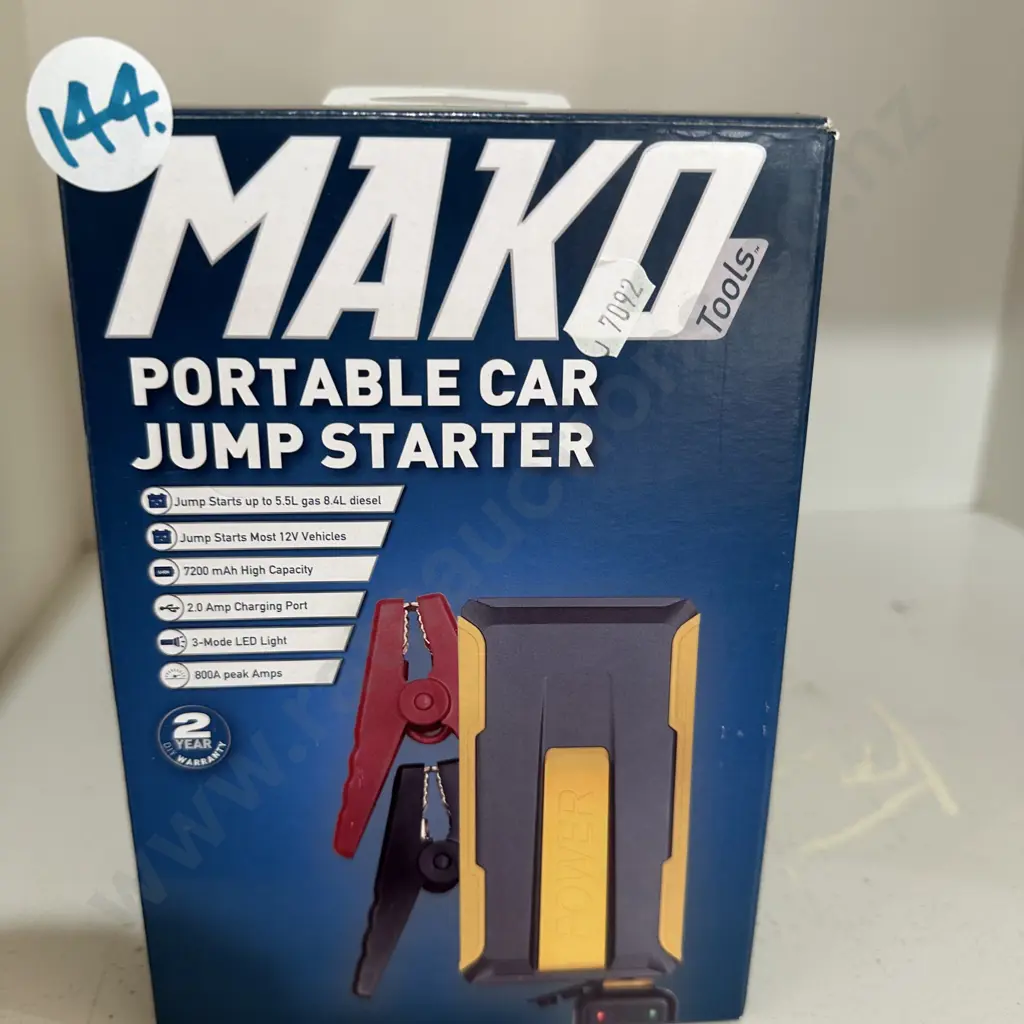 portable car jump starter Image 1++