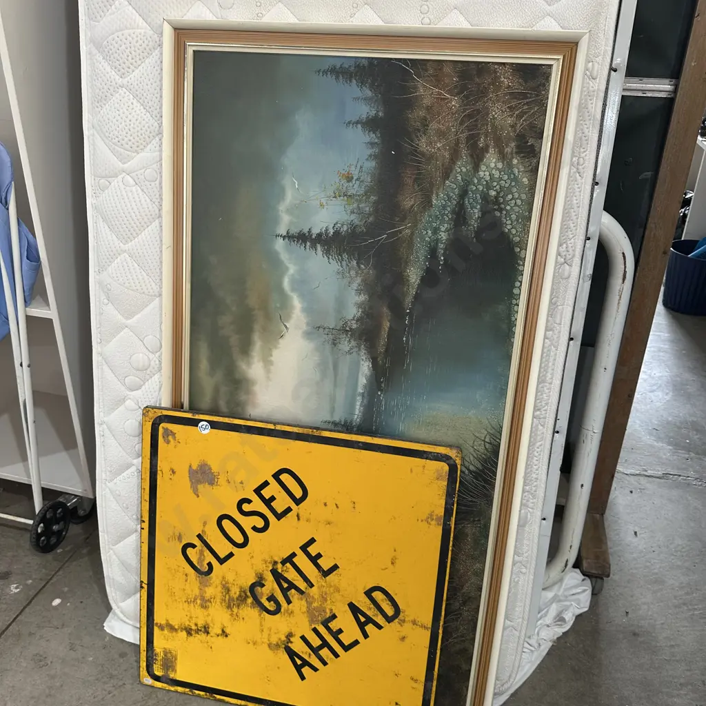 picture and gate sign Image 1++