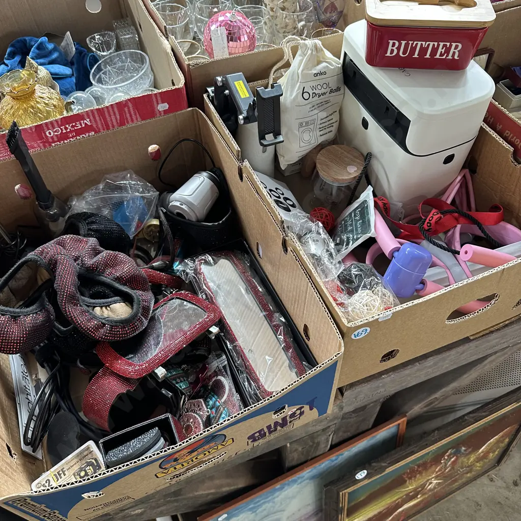 Two boxes of car accessories and assorted items. Image 1++