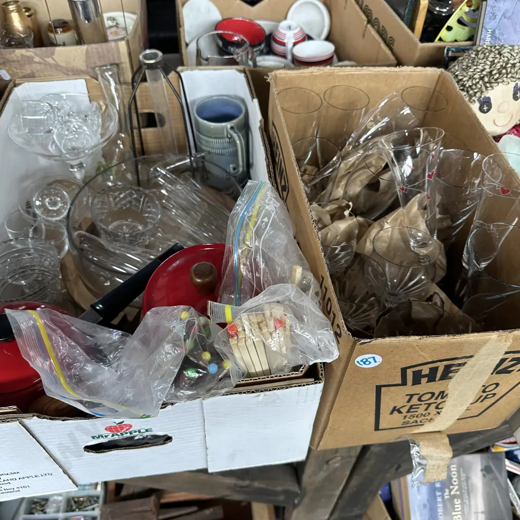 Two boxes of glassware, fondue set, test tube vase etc. Image 1++