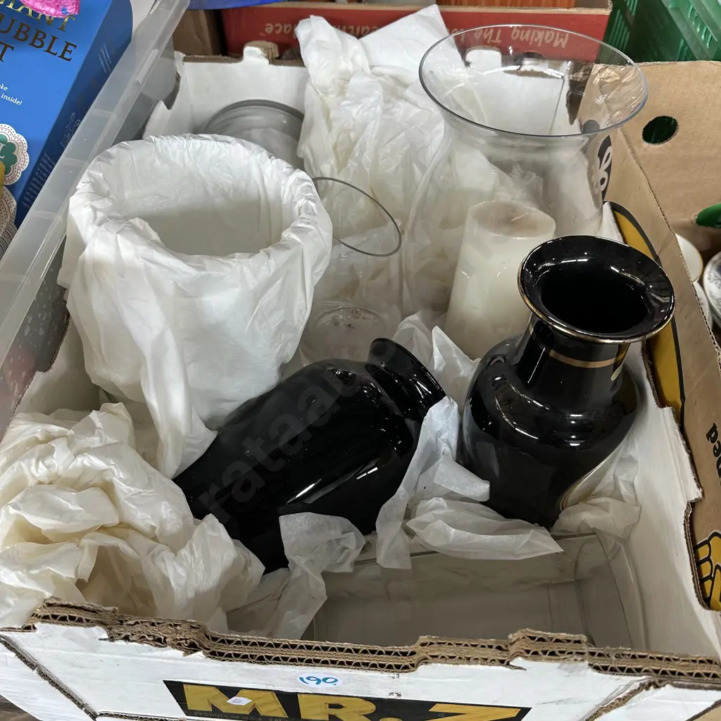 Box with large vases etc. Image 1++