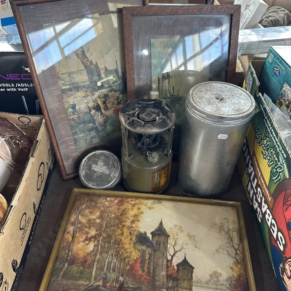 Kerosene camp cooker plus three pictures. Image 1++