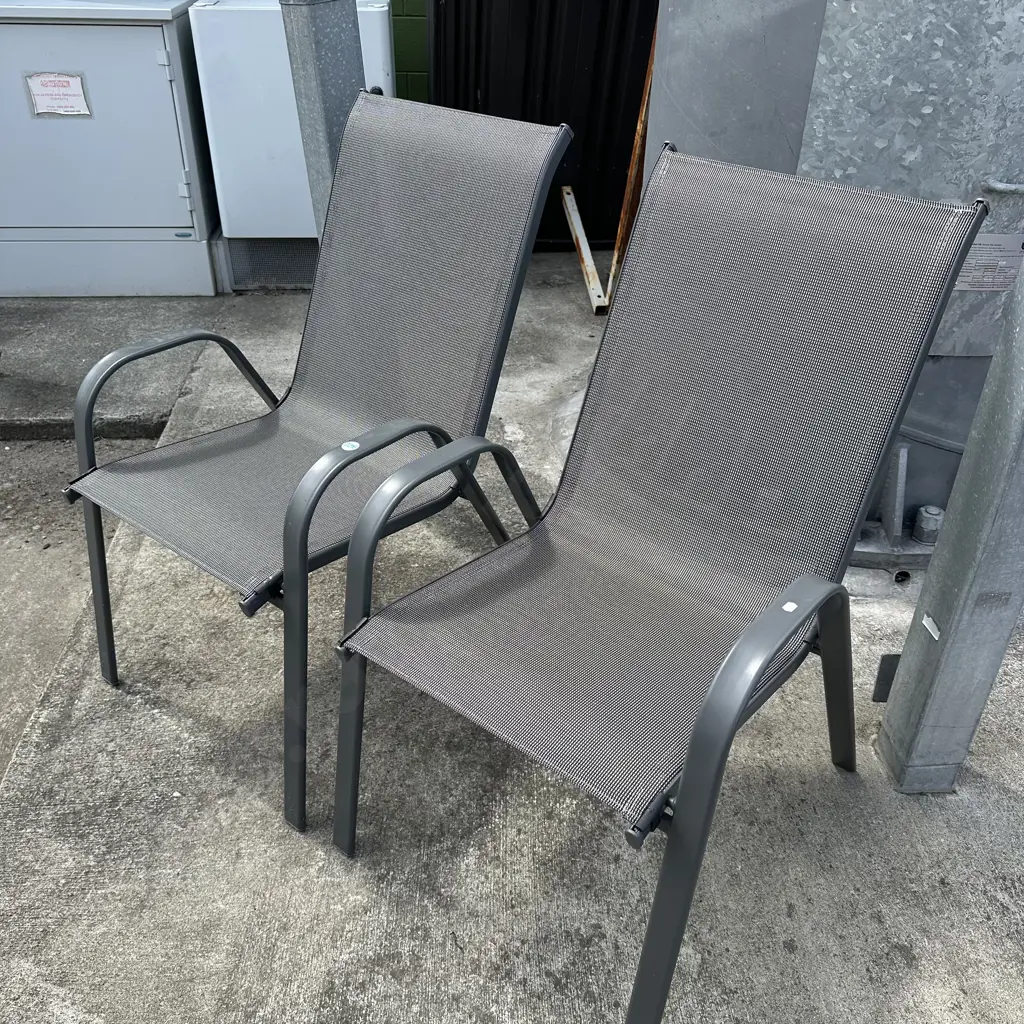 Pair of good condition outdoor chairs. Image 1++