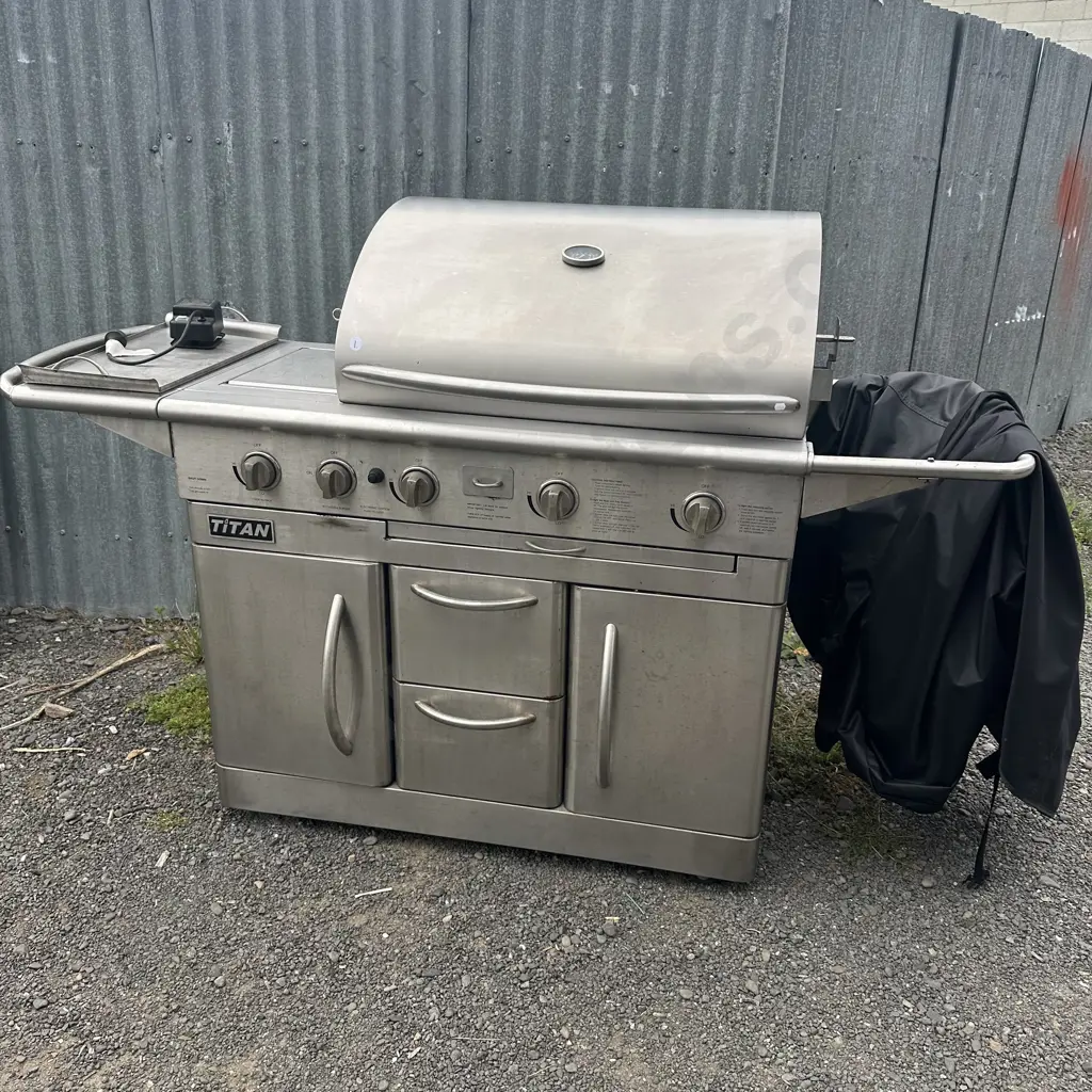 TITAN solid stainless steel BBQ on wheels, plus gas bottle Image 1++