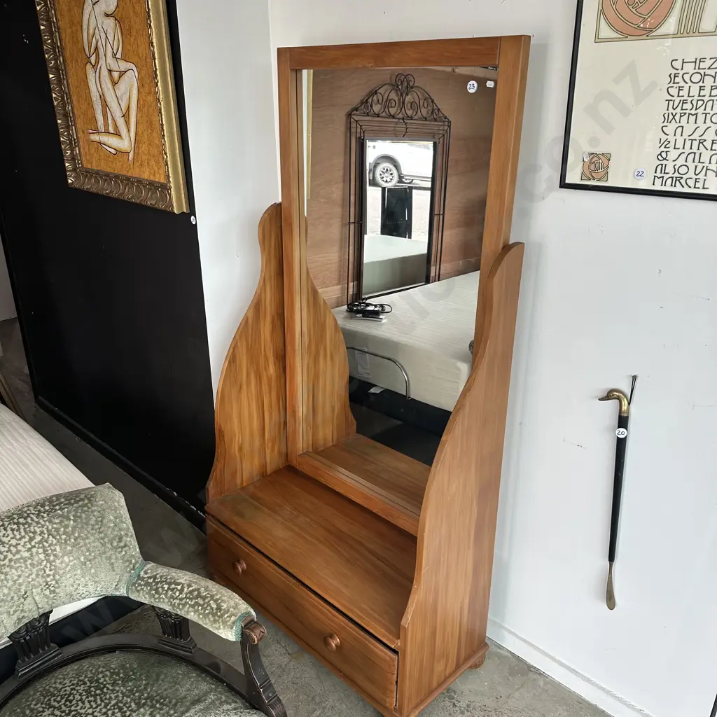 Rimu swing mirror, full size Image 1++