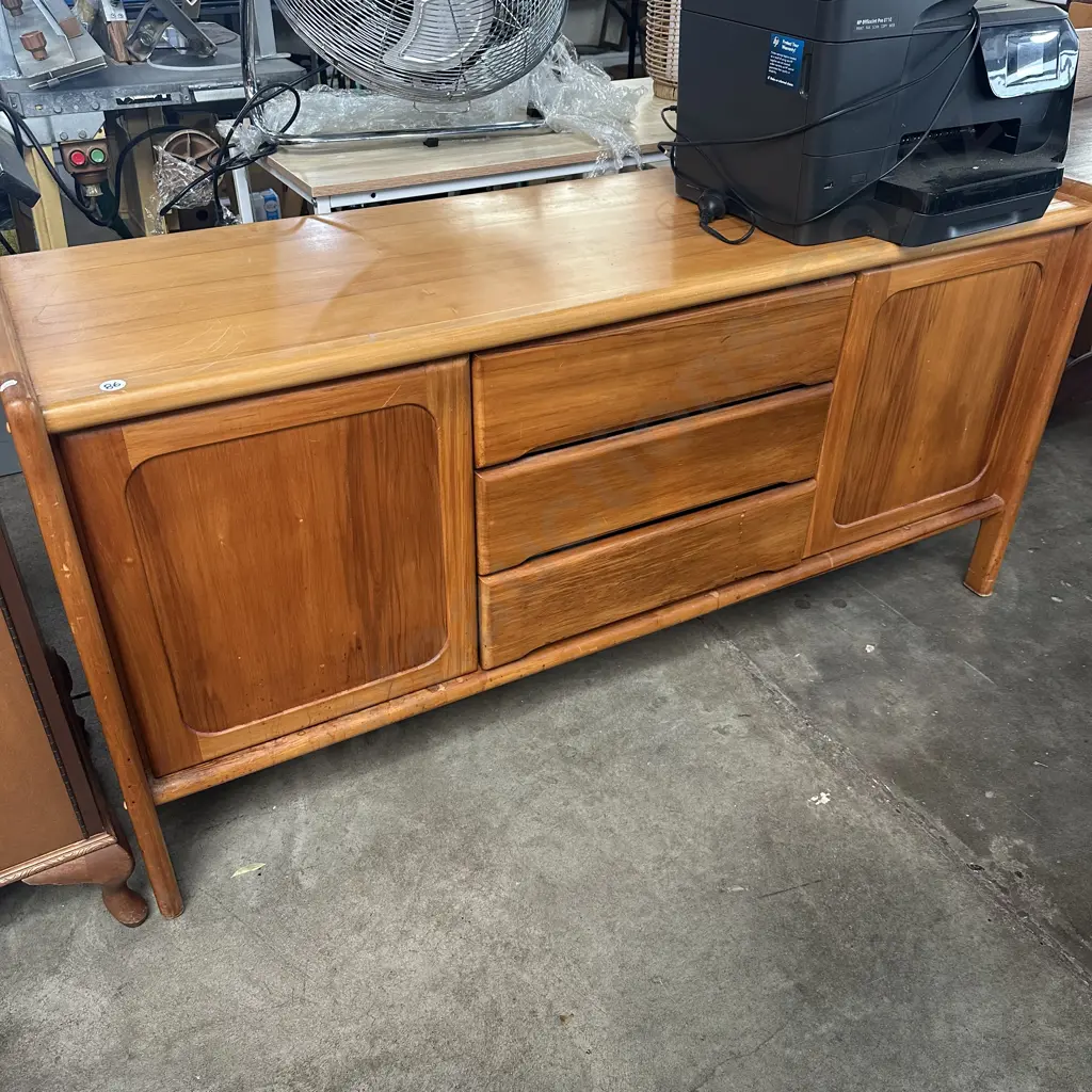 Rimu sideboard and dresser Image 1++
