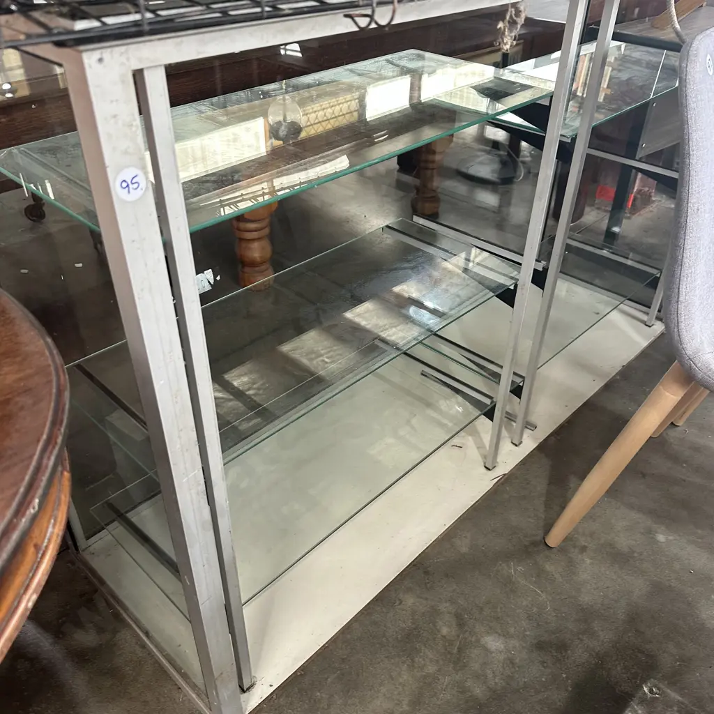 Glass display case Image 1++