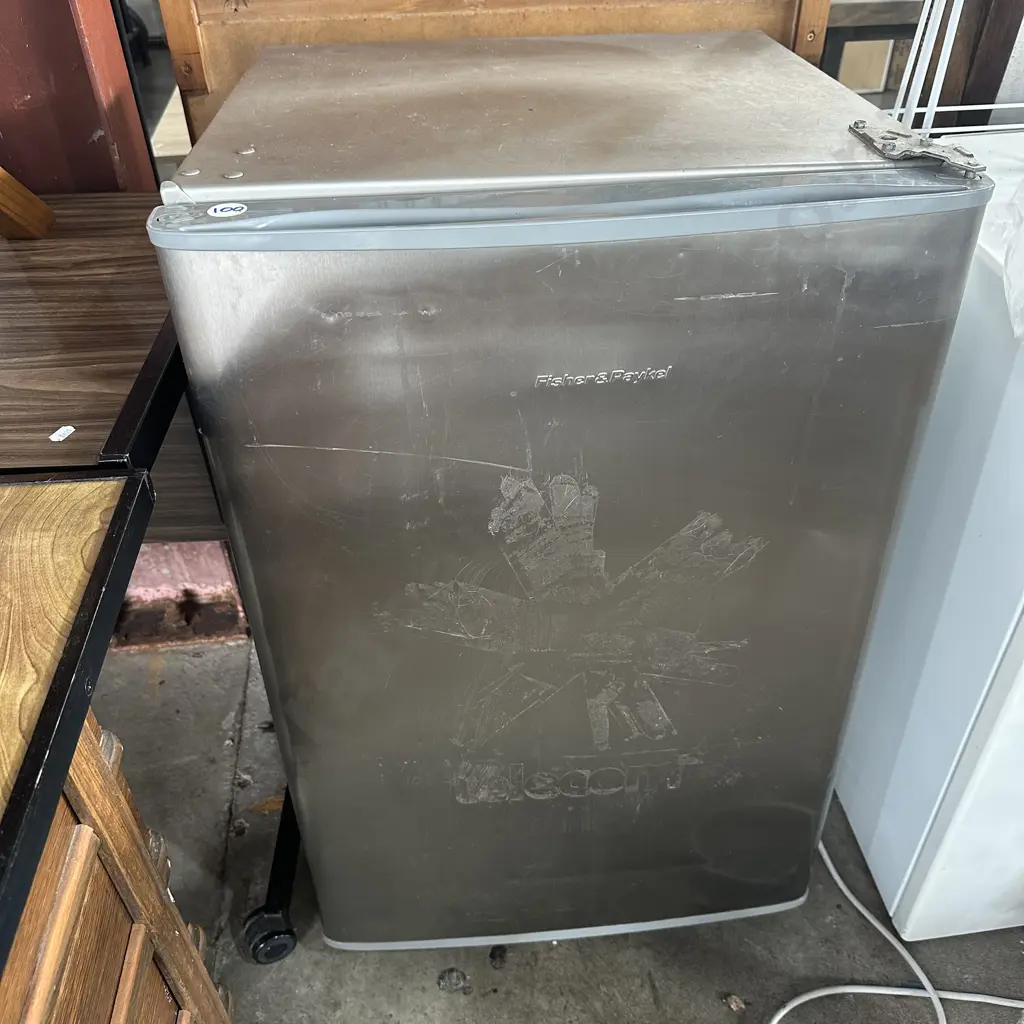 under bench fridge, missing 2 back feet Image 1++