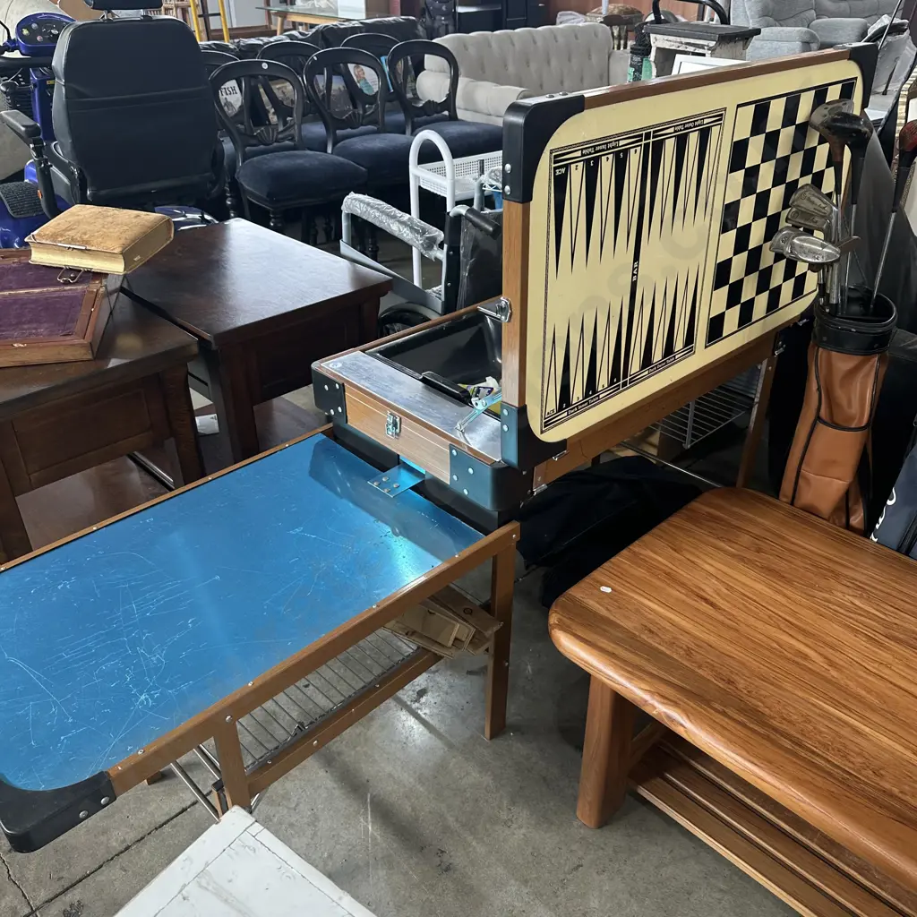 camping kitchen, games table Image 1++