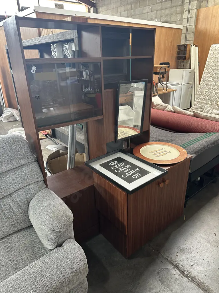 Sewing cabinet and wall unit. Image 1++