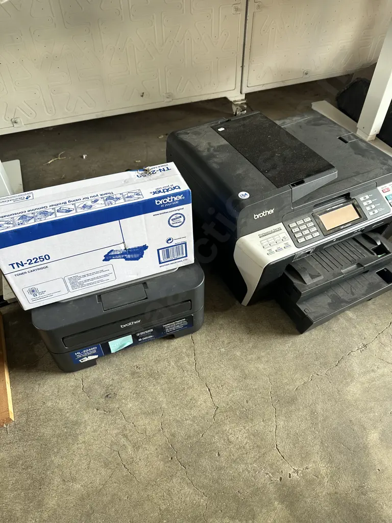 Two photocopiers plus new toner. Image 1++