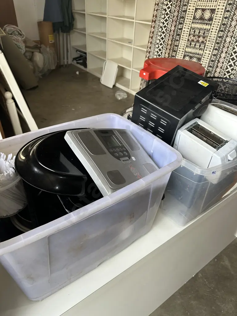 Two bins of appliance, baking and scales plus a heater. Image 1++