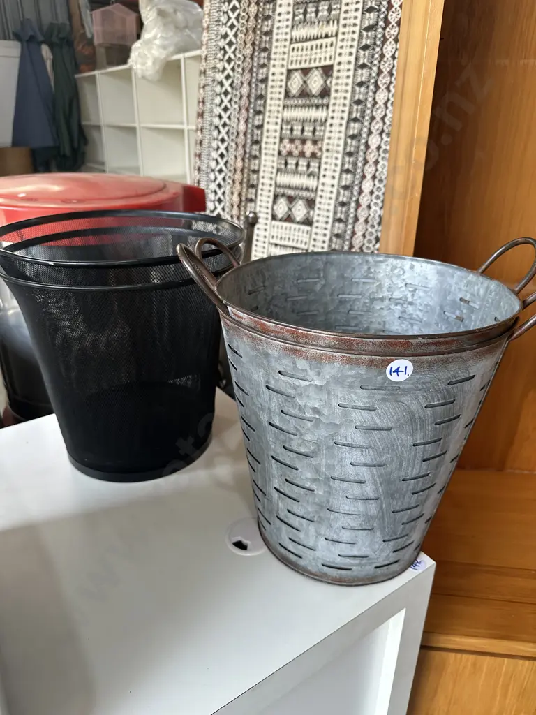 Four metal paper bins. Image 1++