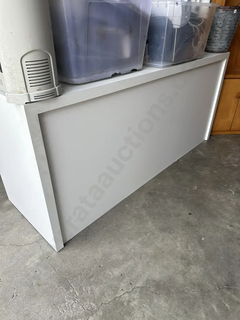 Shop counter 2000 x 650 Image 1++