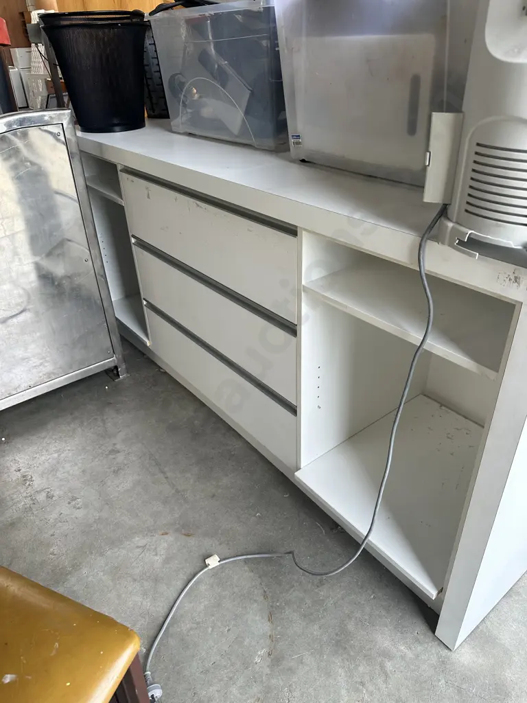 Shop counter 2000 x 650 Image 1++