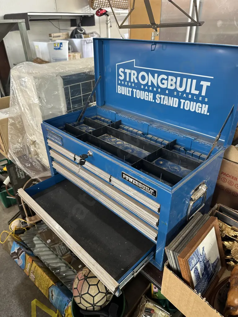 Powerbuilt lockable toolbox. Image 1++