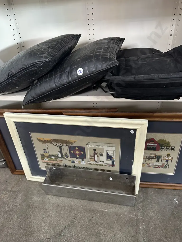 Stainless holder, tapestries etc Image 1++