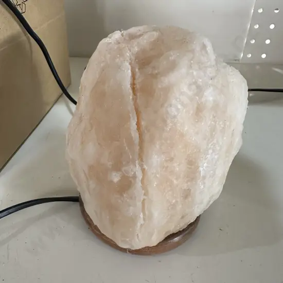 salt lamp has small split
