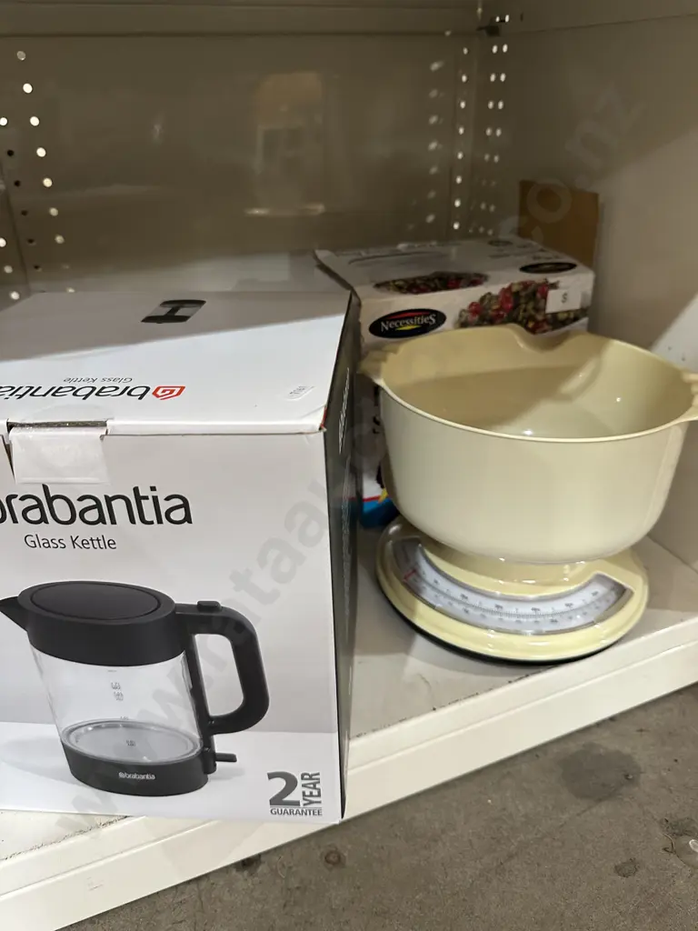 new unused glass kettle plus kitchen scales Image 1++