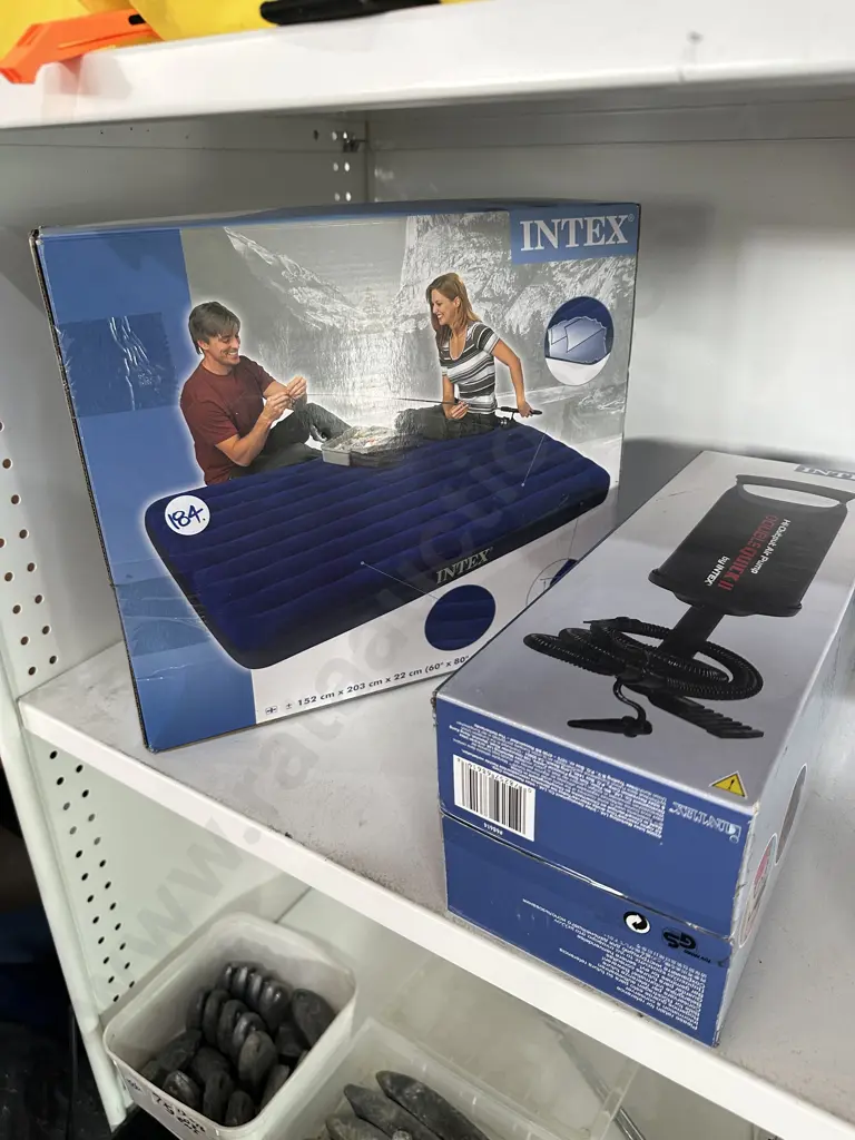 new airbed and pump Image 1++