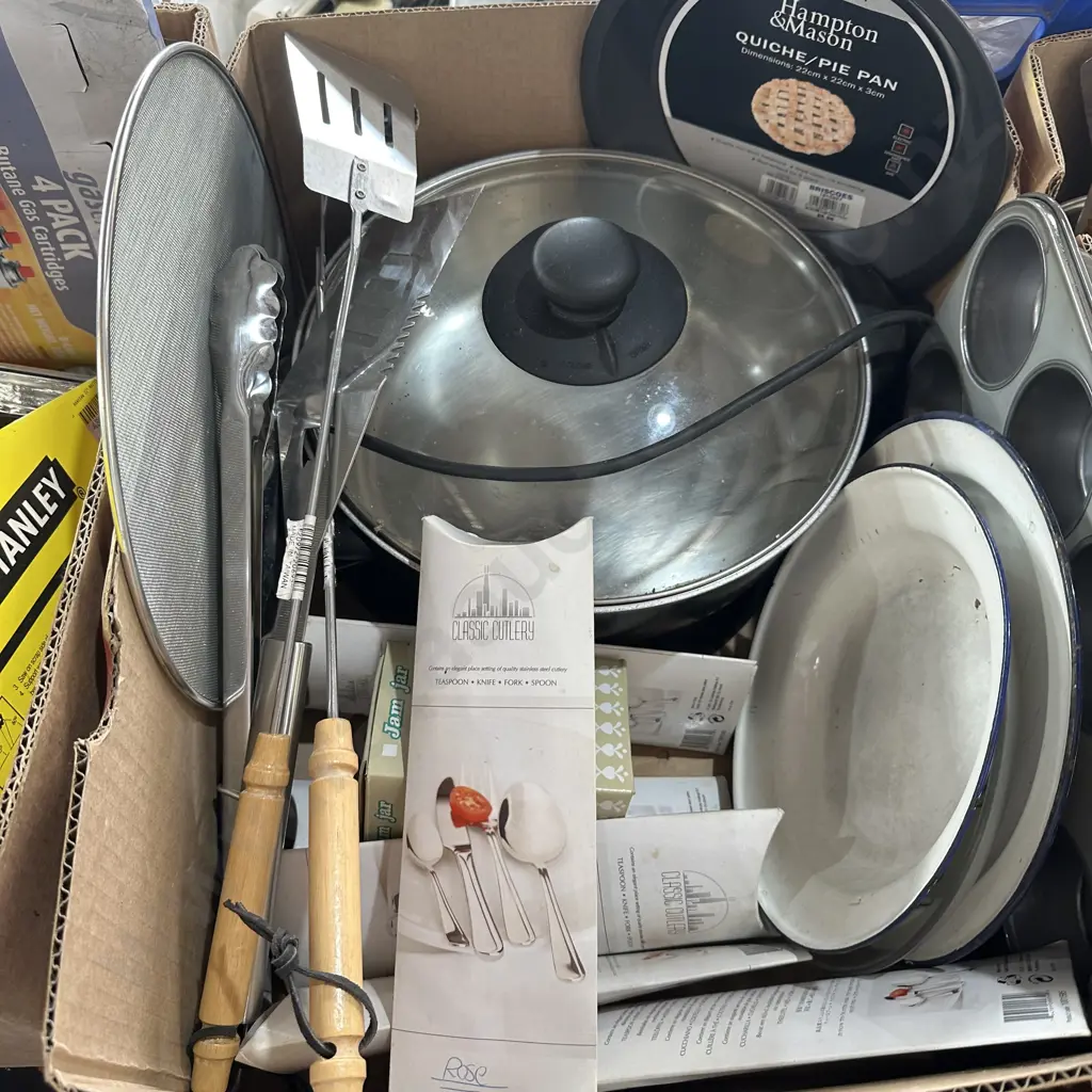 S/S frying pan, bakeware and new cutlery, enamel plates etc. Image 1++