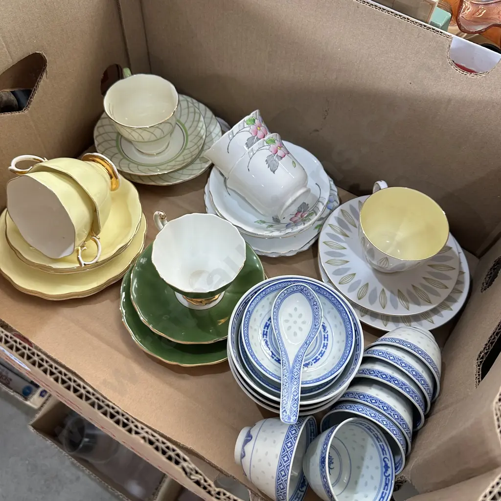 Box of china. Image 1++