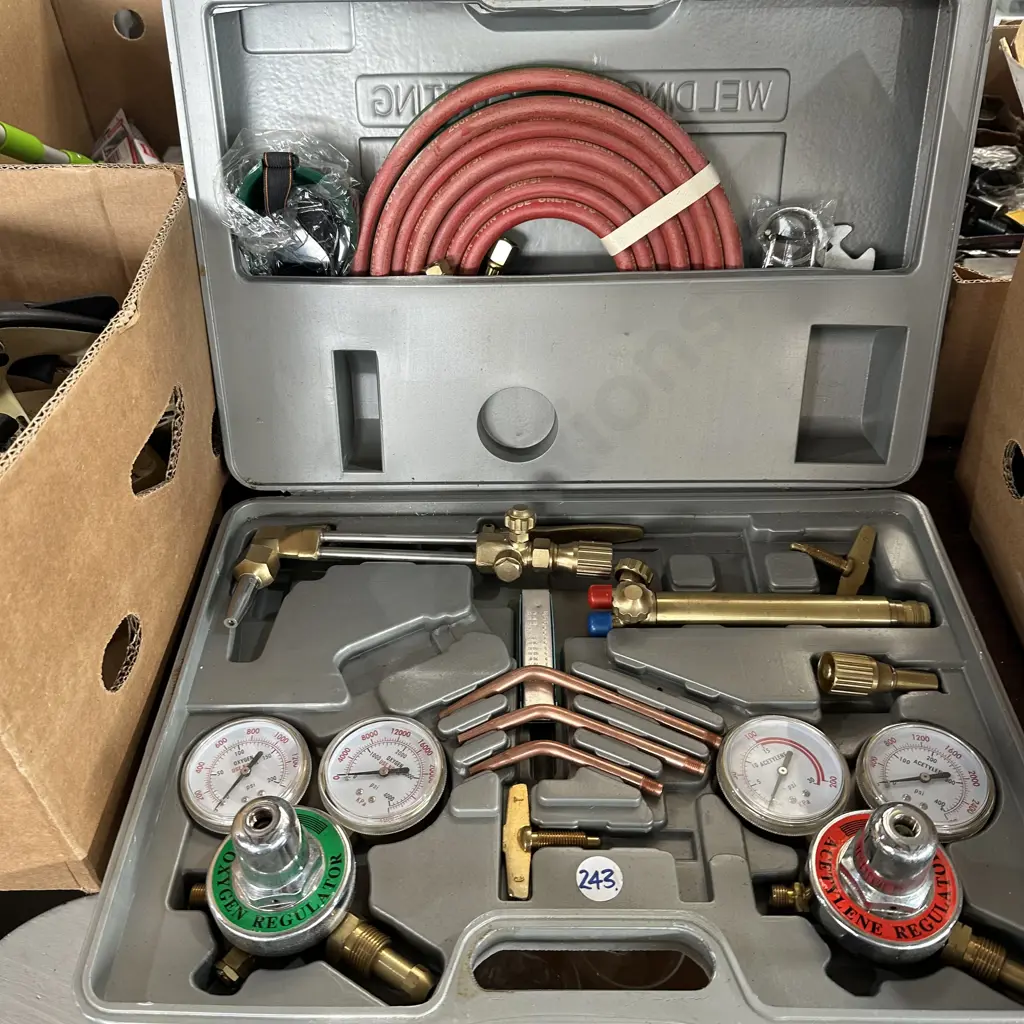 Gas welding and cutting kit. Image 1++